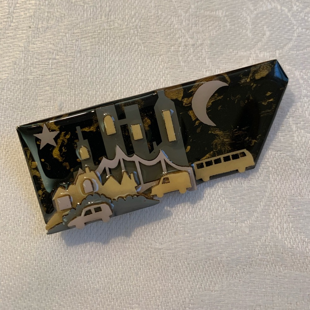 Vintage house pin by Lucinda - Picture 2 of 4